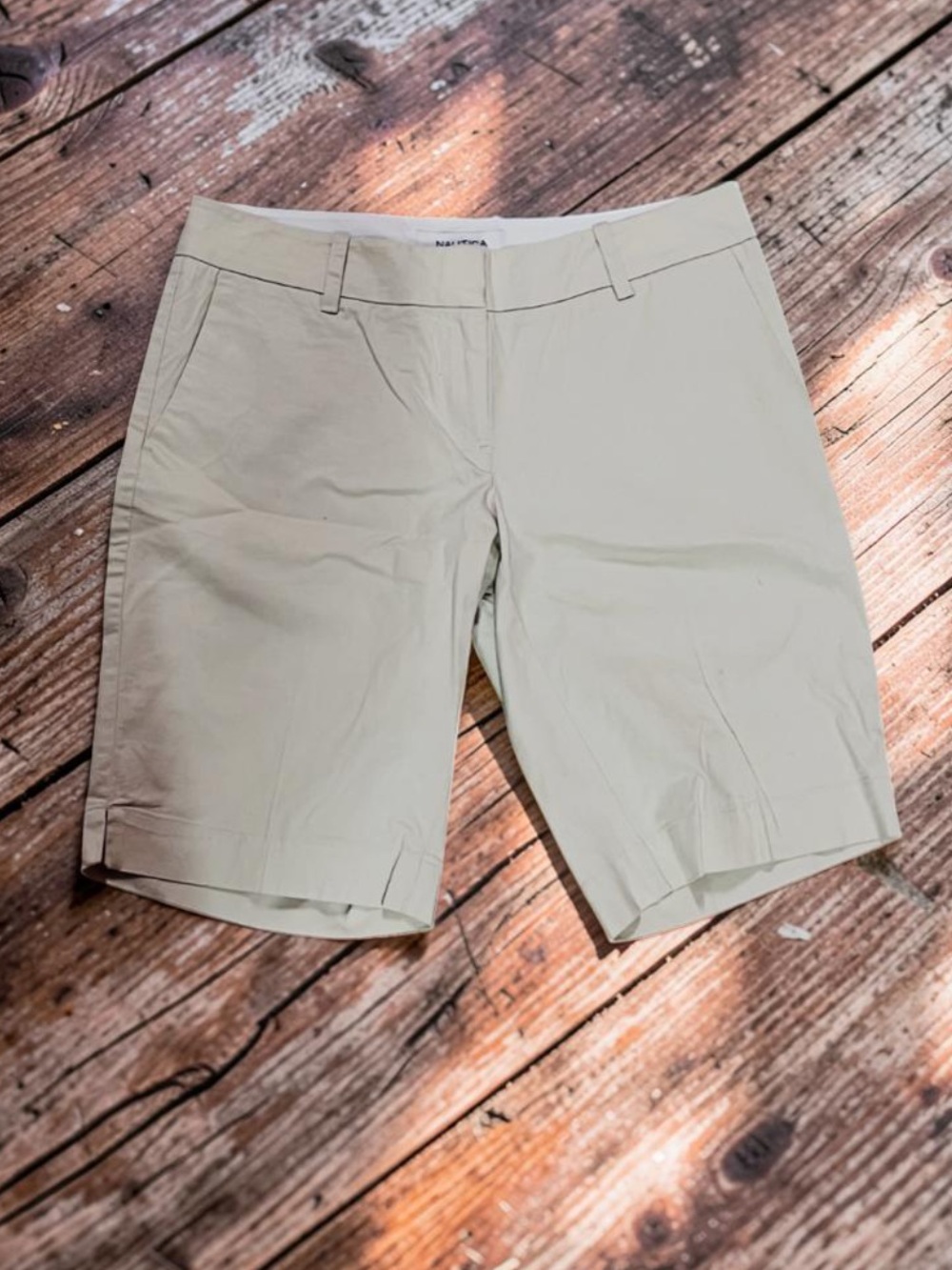 Nautica Women's Light Cream  Bermuda Shorts Size 4